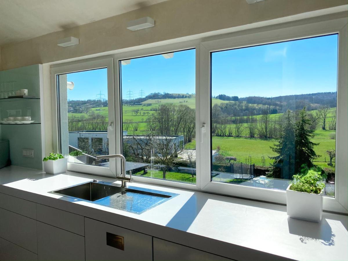 Penthouse Von Loftalive Lollar